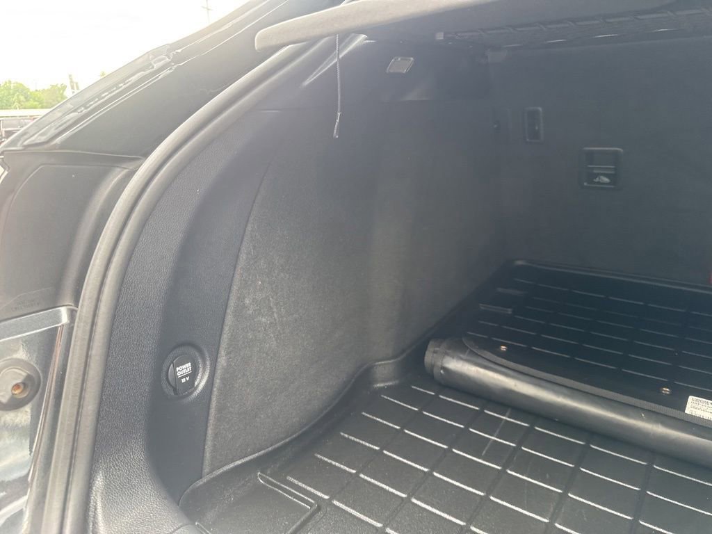 Used 2020 Porsche Macan AWD/4WD image 19