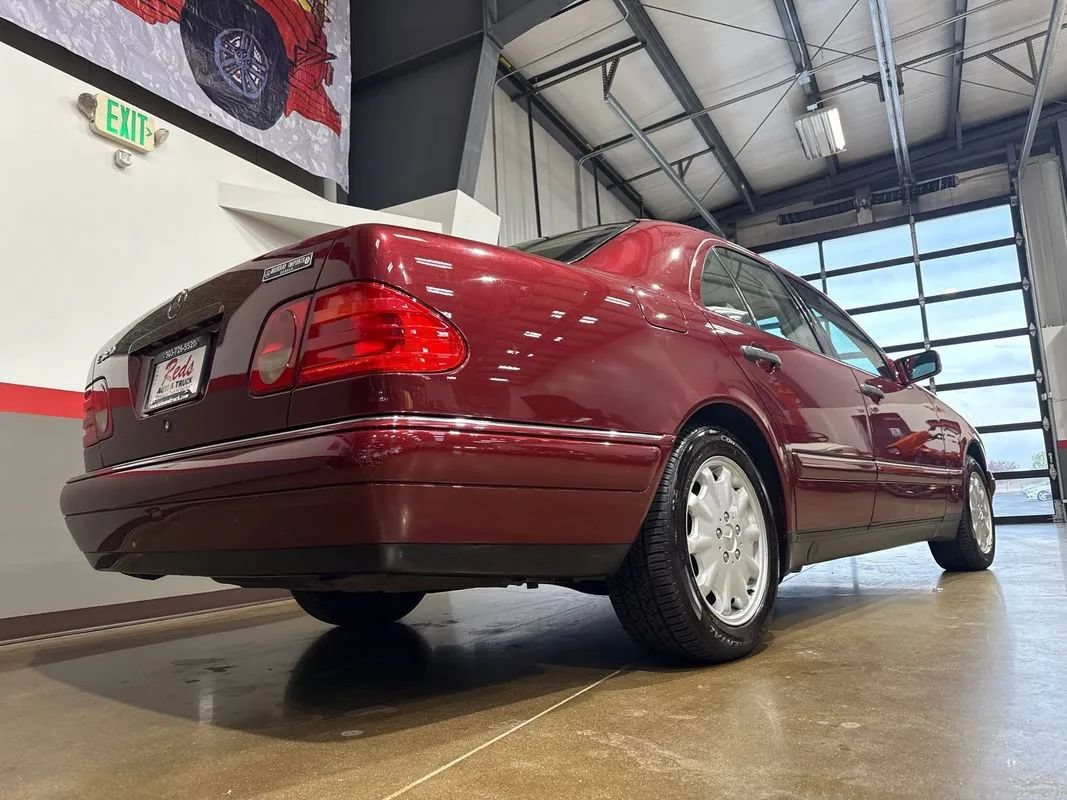 Used 1999 Mercedes-Benz E 320 Sedan image 40