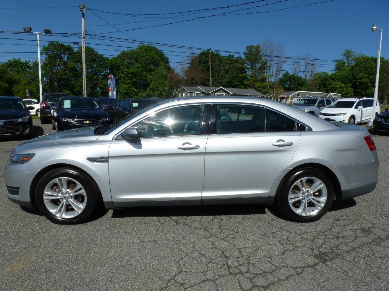 Used 2017 Ford Taurus SEL FWD image 12