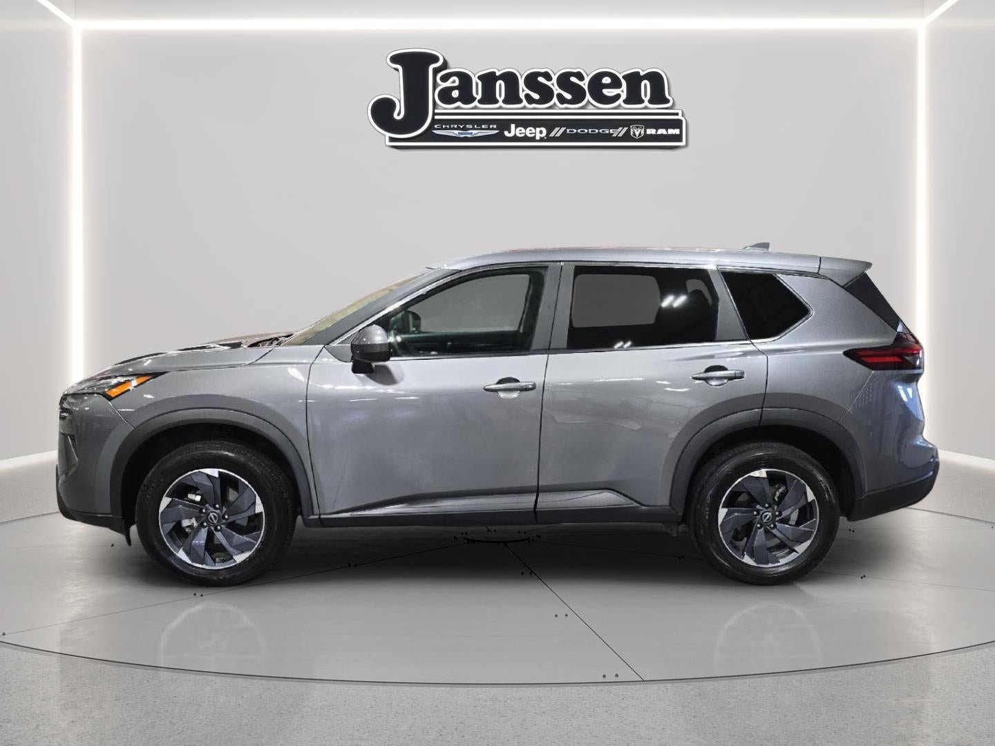 Used 2025 Nissan Rogue SV FWD image 2