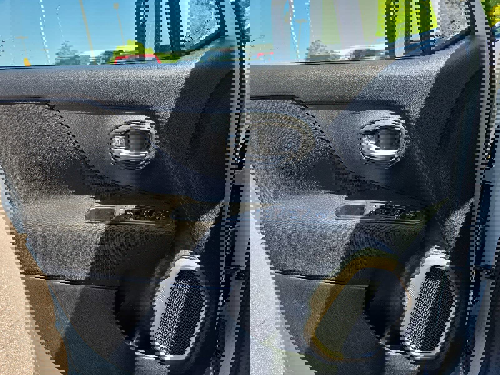 Used 2017 Jeep Renegade Latitude AWD/4WD image 29