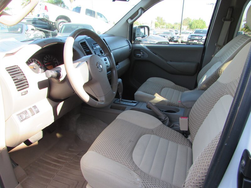 Used 2012 Nissan Frontier SV RWD image 9