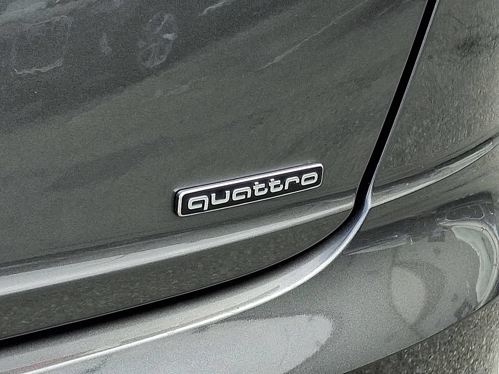 Used 2019 Audi Q8 Prestige w/ Luxury Package AWD/4WD image 31