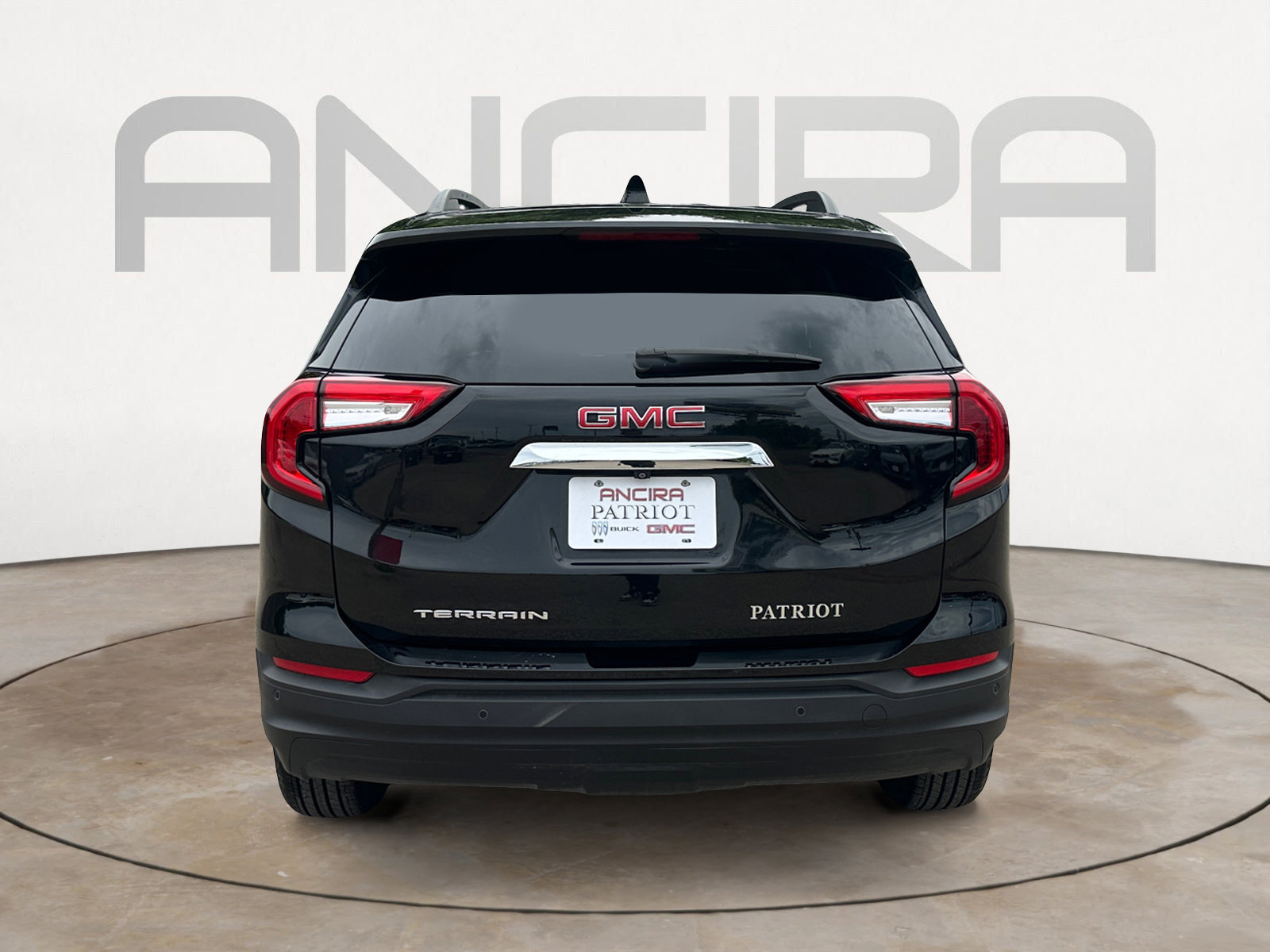 Used 2024 GMC Terrain SLE w/ Driver Convenience Package FWD image 9