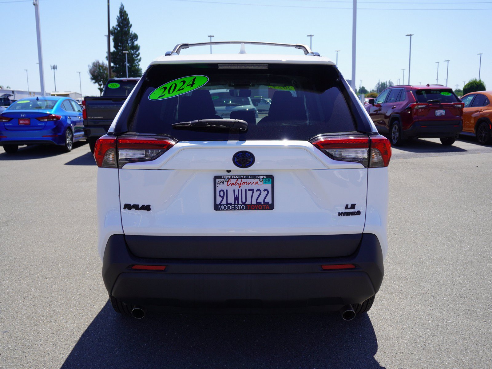 Used 2024 Toyota RAV4 LE AWD/4WD image 10
