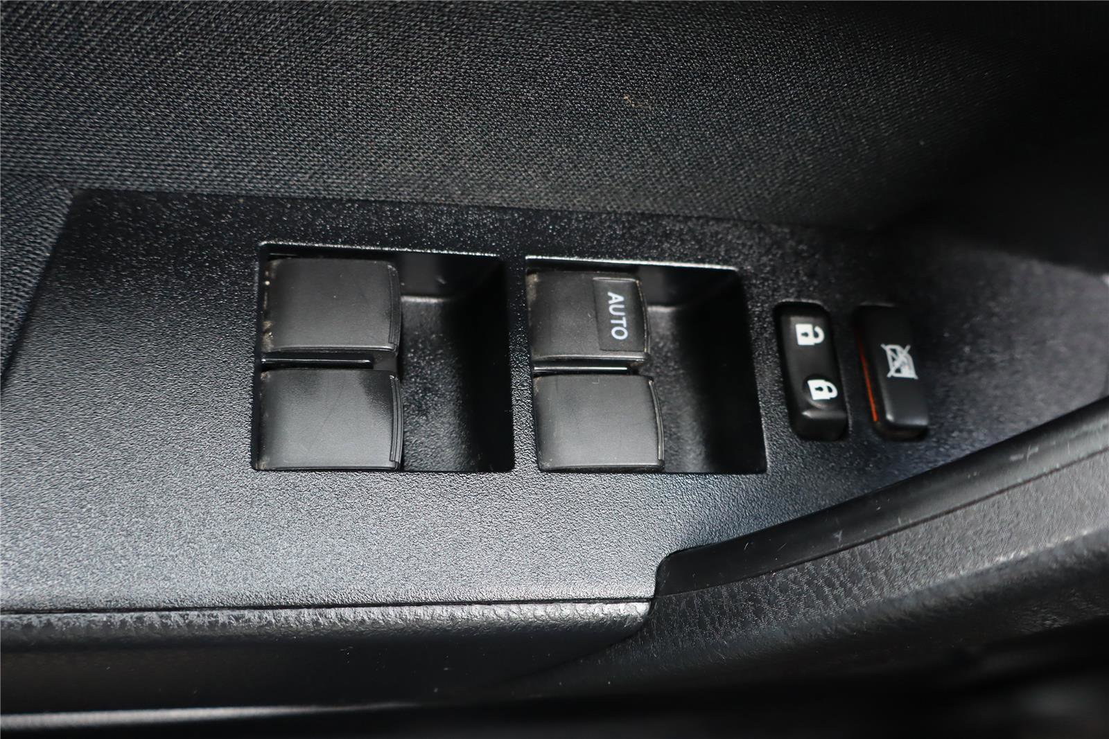 Used 2014 Toyota Corolla LE FWD image 11