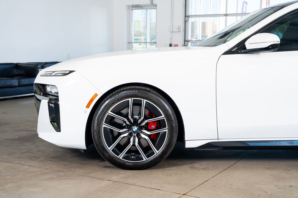 Used 2023 BMW 740i RWD image 9