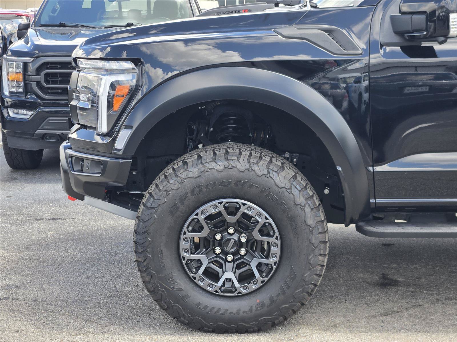 Used 2025 Ford F150 Raptor w/ Equipment Group 803A Raptor R AWD/4WD image 9