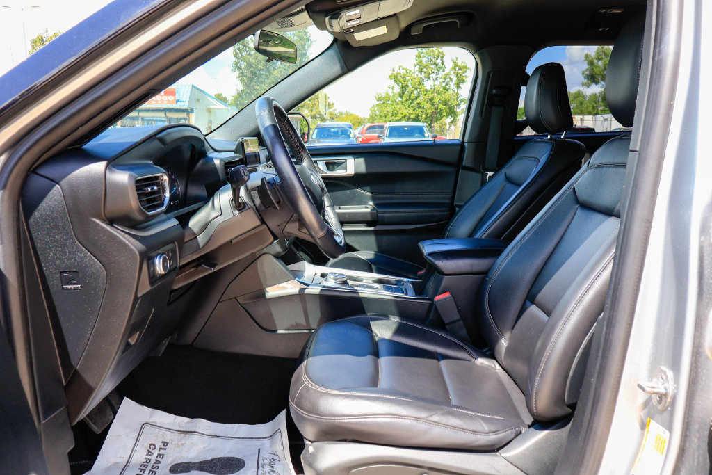 Used 2020 Ford Explorer XLT w/ Equipment Group 202A RWD image 7