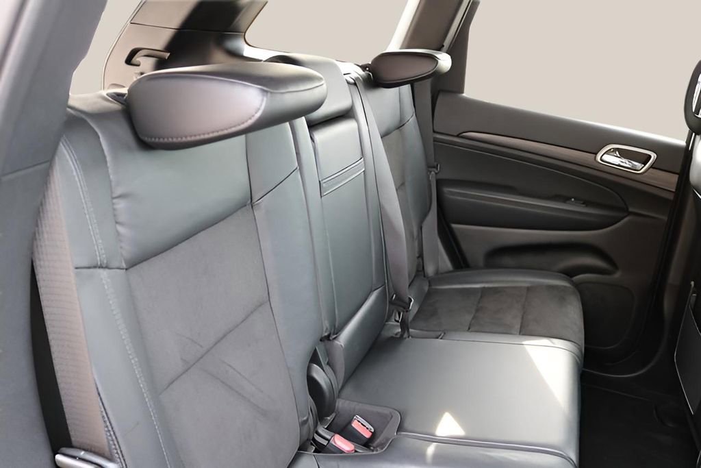 Used 2022 Jeep Grand Cherokee Laredo X RWD image 18