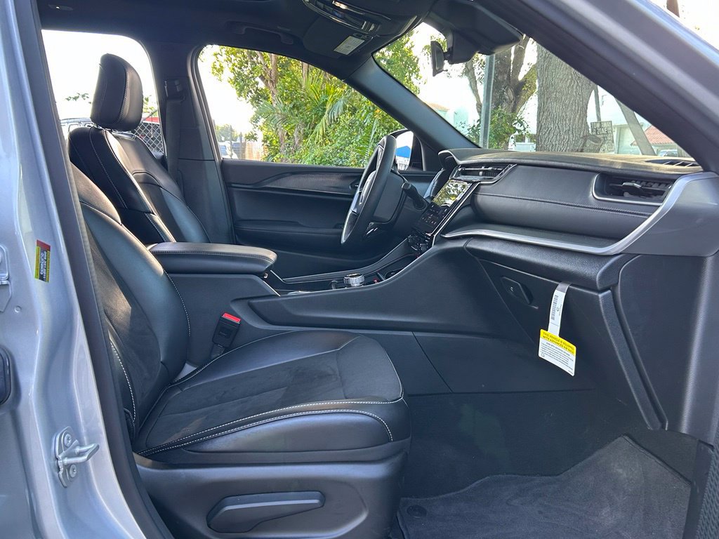 Used 2025 Jeep Grand Cherokee L Altitude RWD image 37