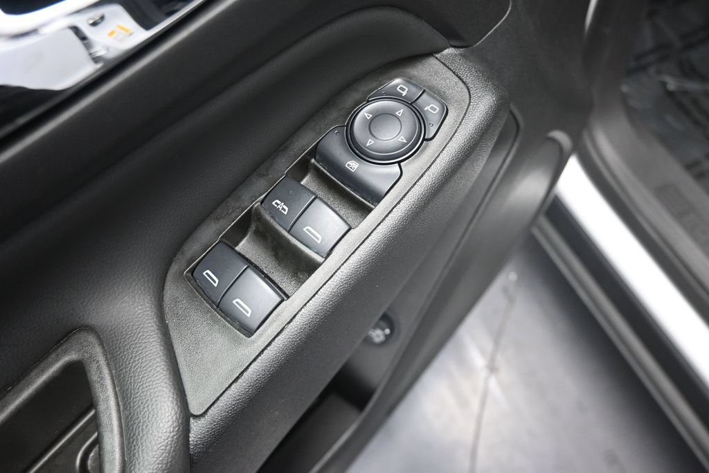 Used 2024 Chevrolet Equinox LT FWD image 19