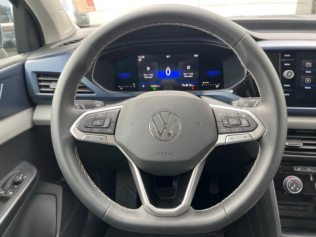 Used 2023 Volkswagen Taos SE w/ Panoramic Sunroof Package FWD image 17