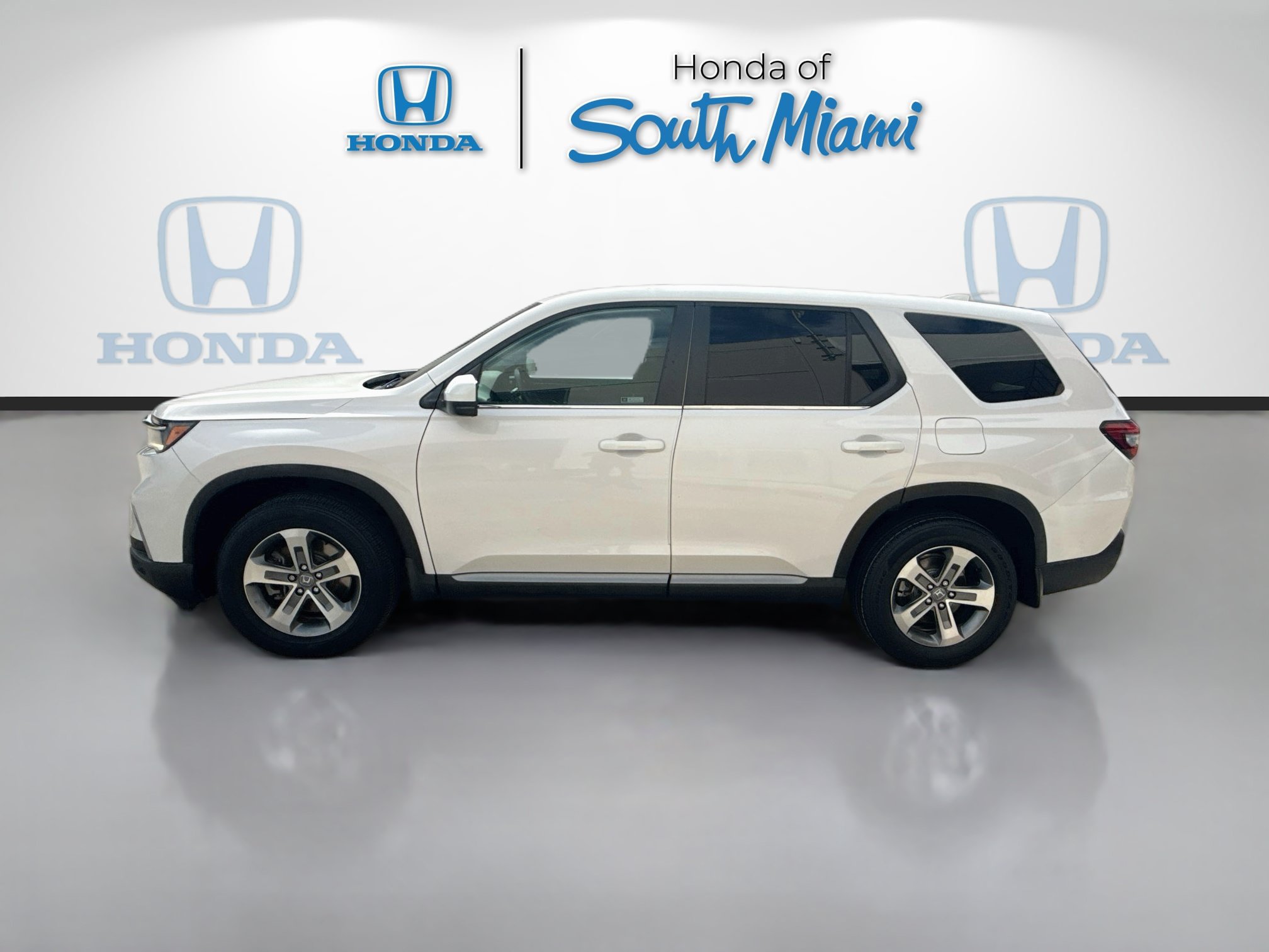 Used 2023 Honda Pilot EX-L image 4