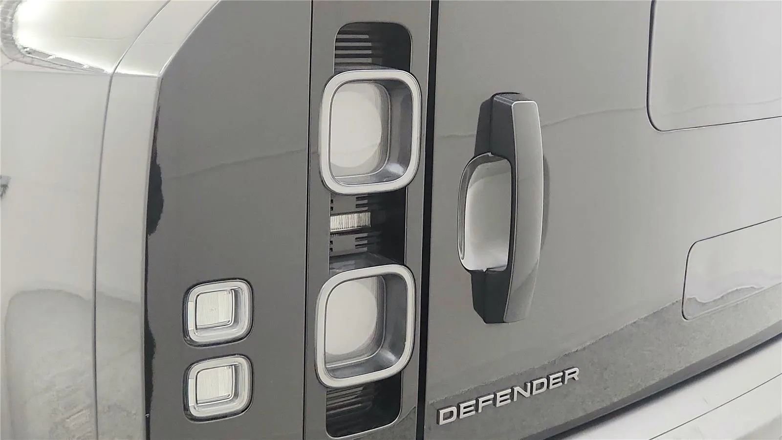 Used 2022 Land Rover Defender 90 V8 image 15