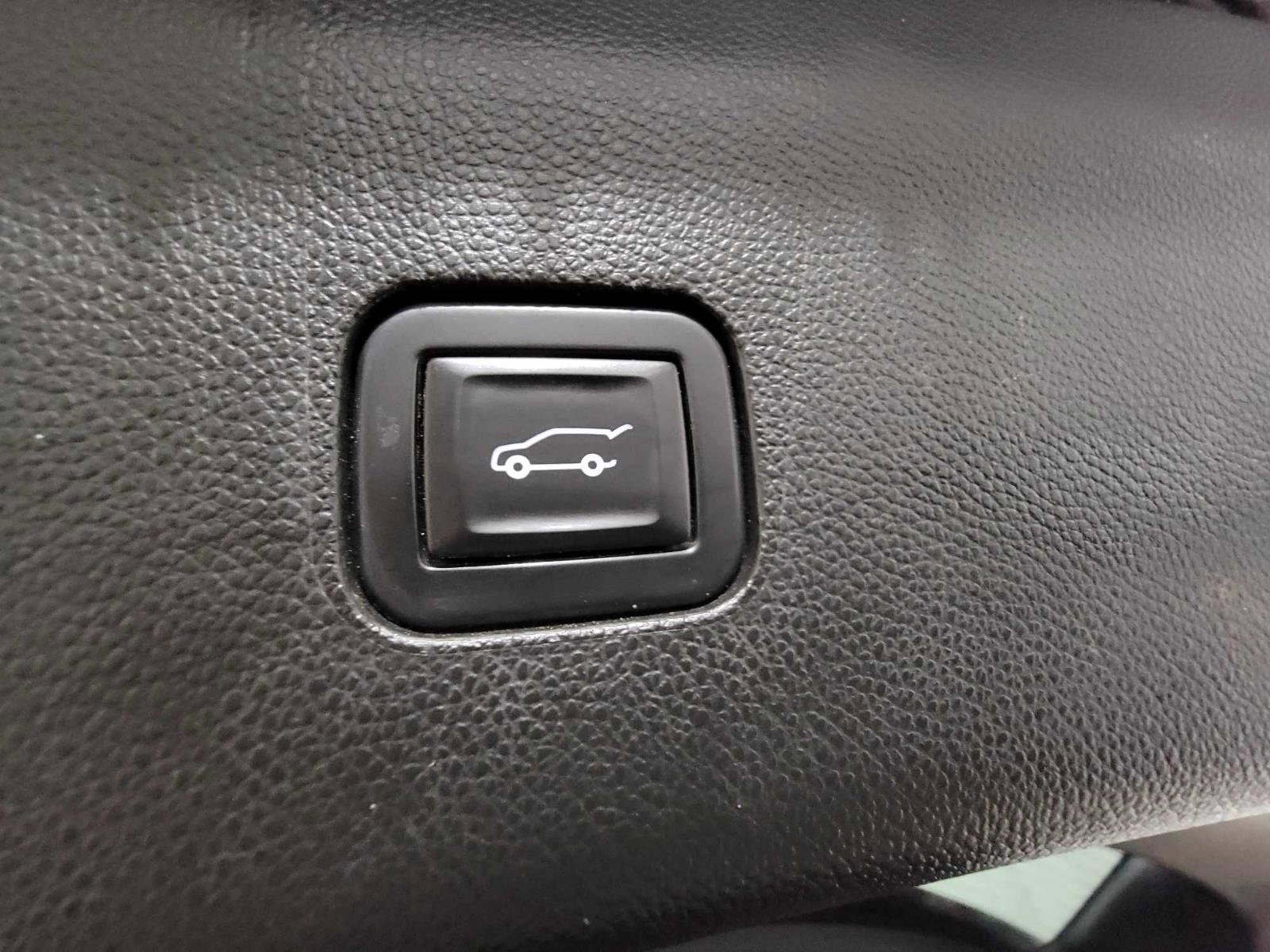 Used 2020 Buick Enclave Essence w/ Sport Touring Edition image 21
