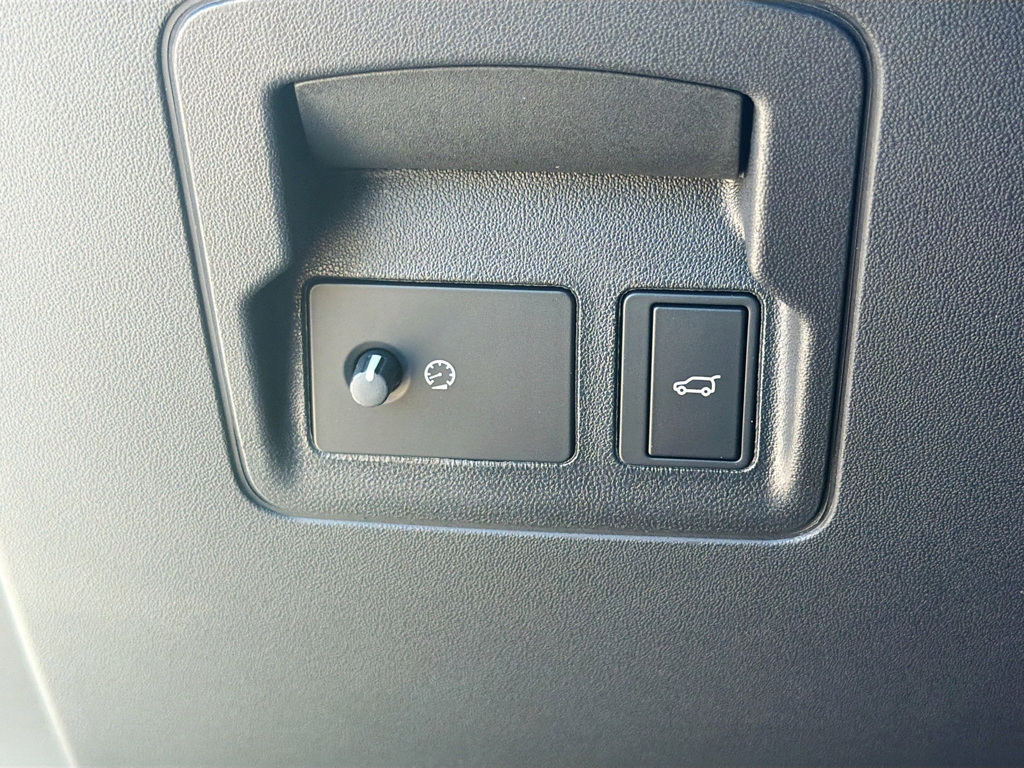 New 2026 Land Rover Range Rover Velar Dynamic SE image 35