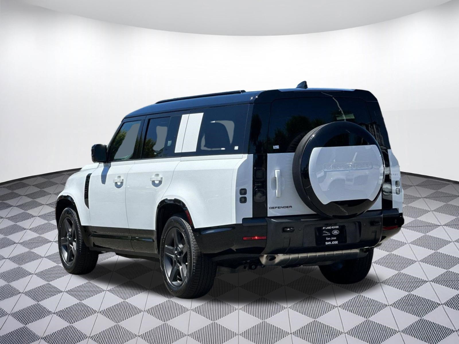 New 2026 Land Rover Defender 130 X-Dynamic SE AWD/4WD image 3