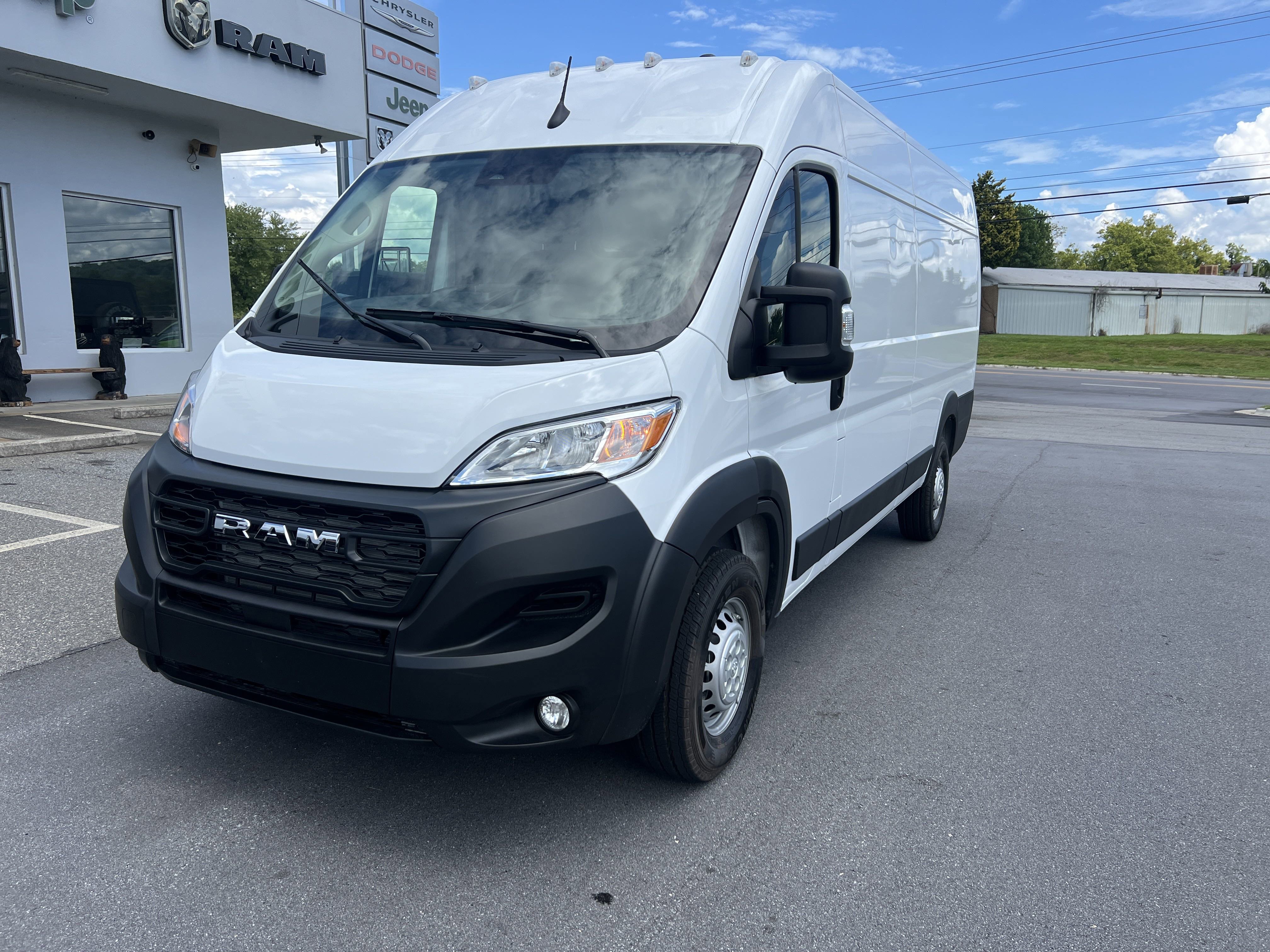 Used 2025 RAM ProMaster 3500 w/ Convenience Group image 2