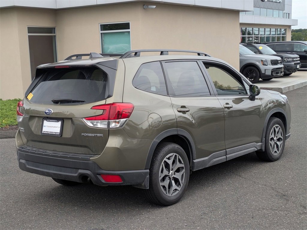 Used 2024 Subaru Forester Premium image 2