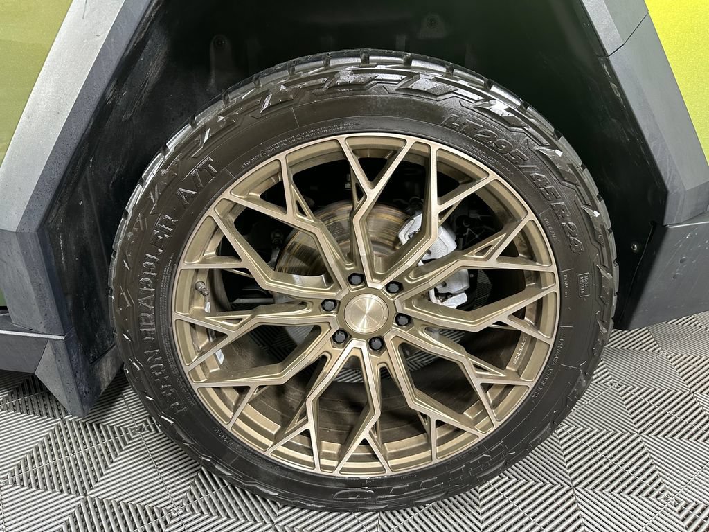 Used 2024 Tesla Cybertruck Cyberbeast AWD/4WD image 17