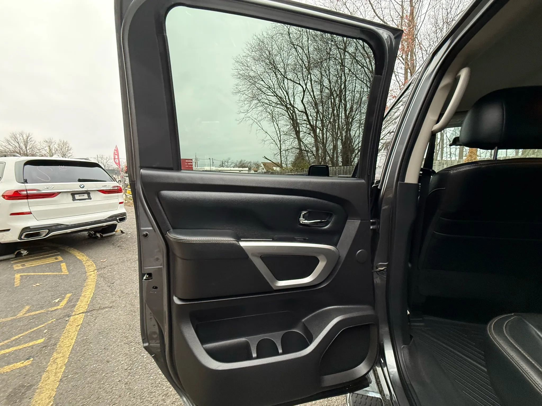 Used 2017 Nissan Titan SL image 17