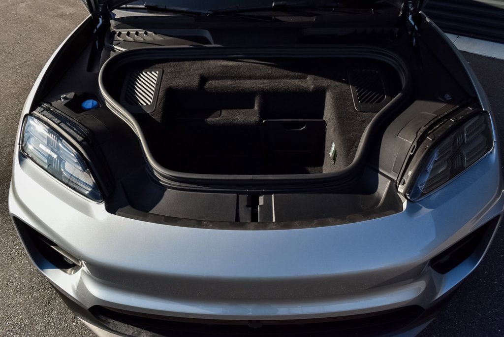 Certified 2025 Porsche Macan 4S Electric w/ Premium Package image 35