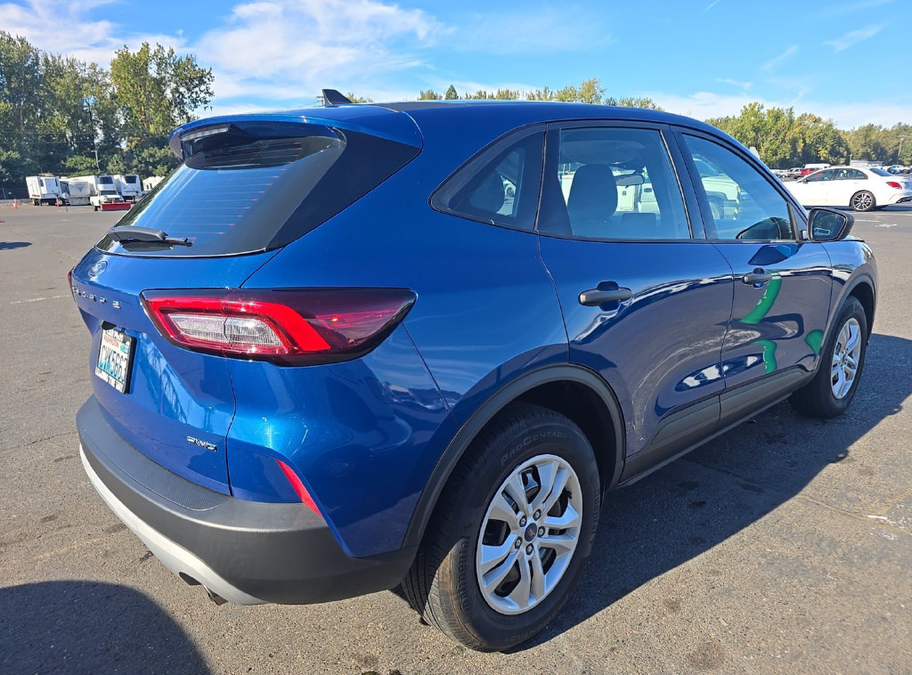 Used 2023 Ford Escape AWD image 3