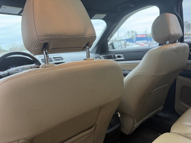 Used 2017 Ford Explorer XLT w/ Equipment Group 202A image 9