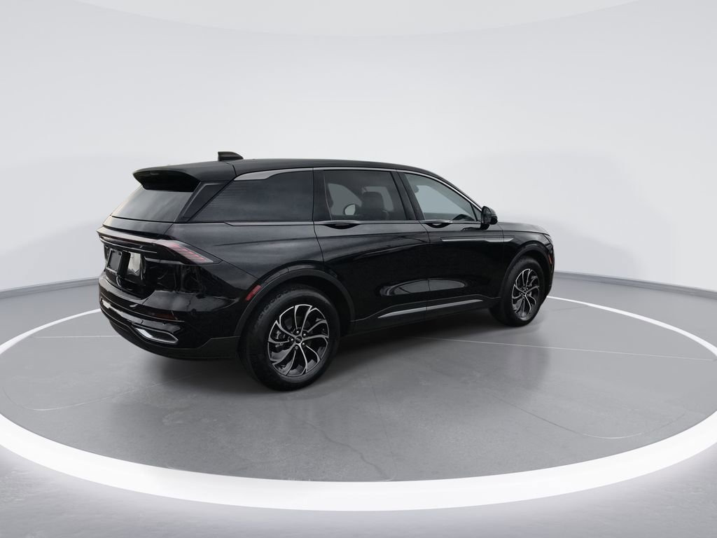 Used 2025 Lincoln Nautilus Premier image 8