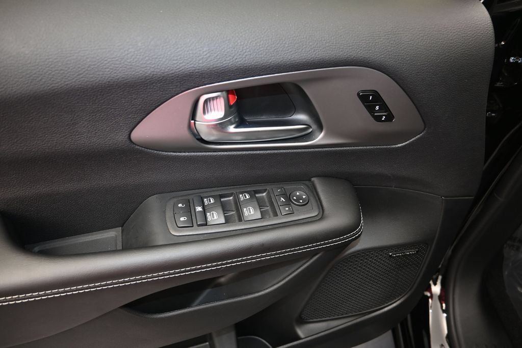 New 2027 Chrysler Pacifica Limited w/ Family Tech Group FWD image 11