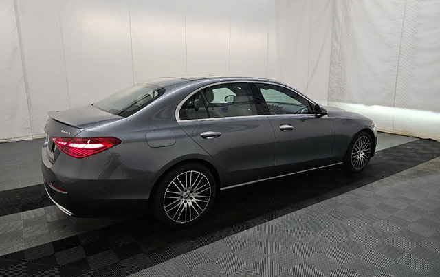 Used 2024 Mercedes-Benz C 300 4MATIC Sedan image 3