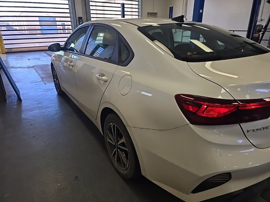 Used 2023 Kia Forte LXS w/ LXS Technology Package image 3