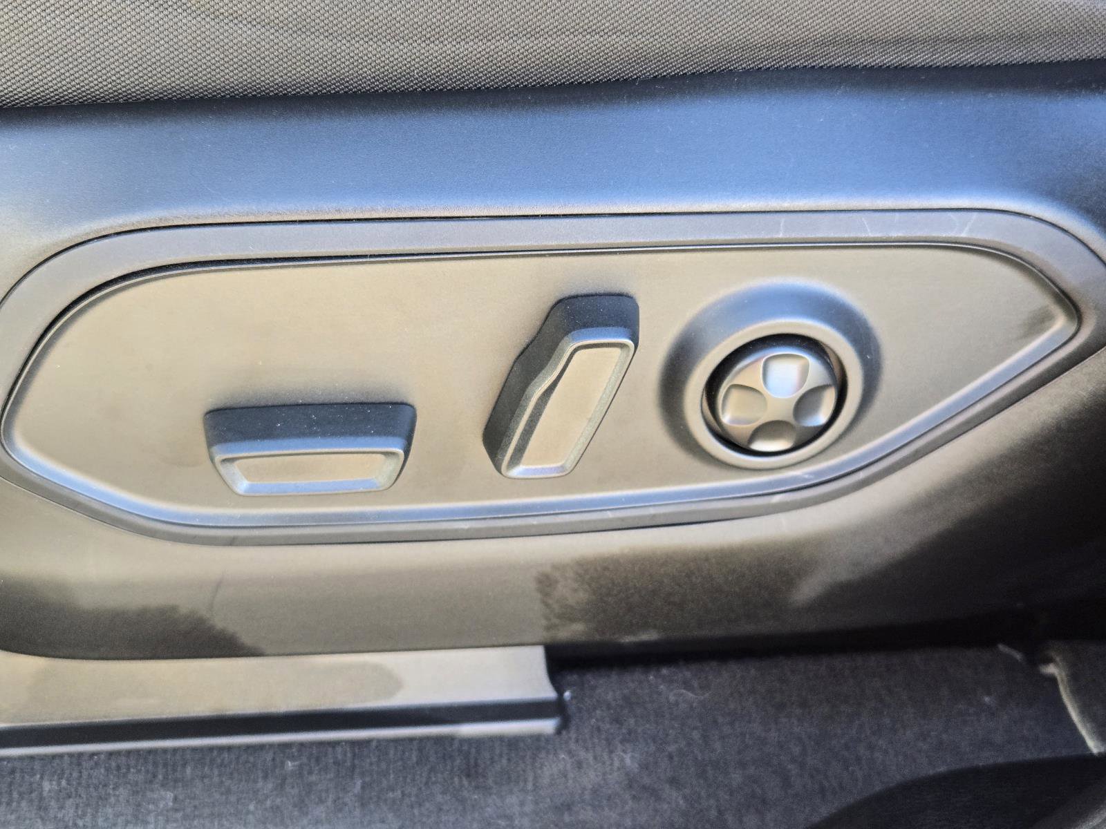 Used 2025 Jeep Grand Cherokee Laredo X image 23