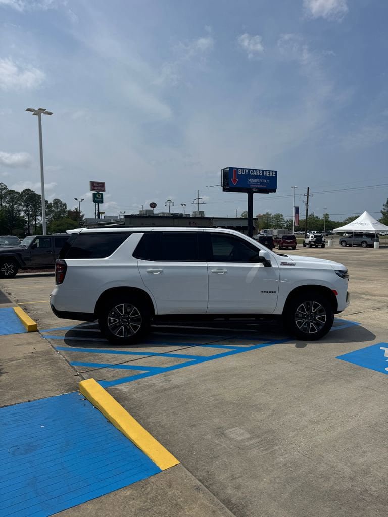 Used 2024 Chevrolet Tahoe Z71 w/ Luxury Package AWD/4WD image 4
