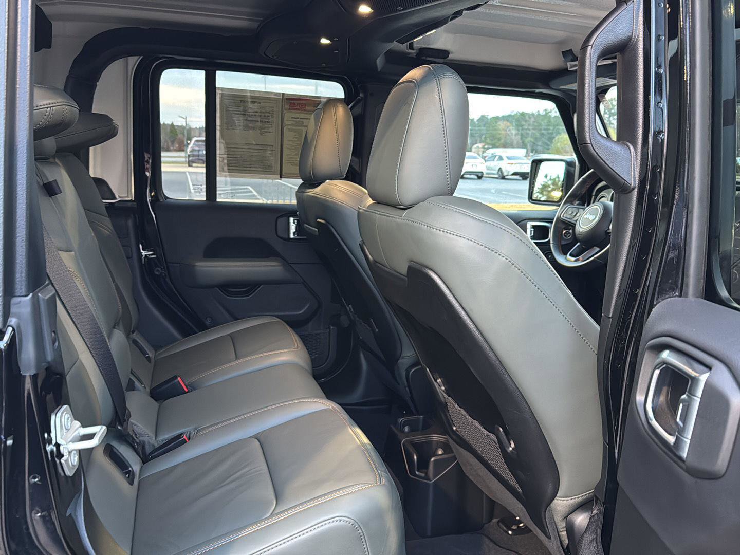 Used 2024 Jeep Gladiator Mojave w/ Technology Group image 11