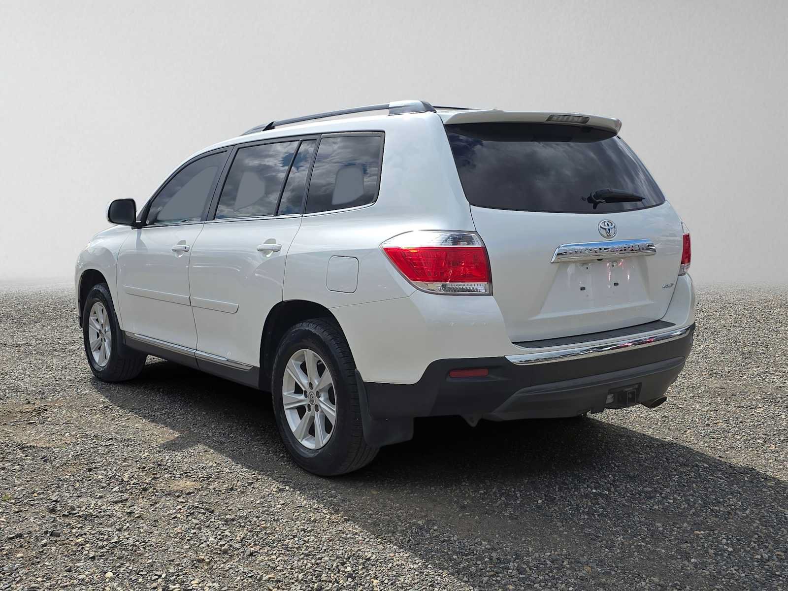 Used 2012 Toyota Highlander SE w/ Tow Pkg AWD/4WD image 5