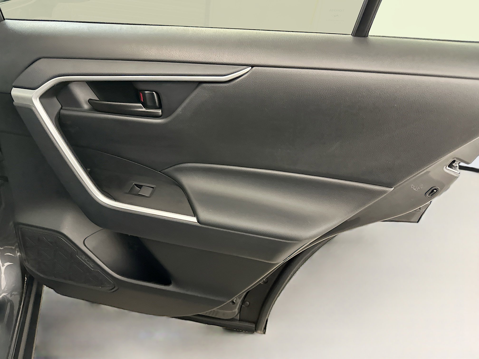 Used 2025 Toyota RAV4 LE image 31