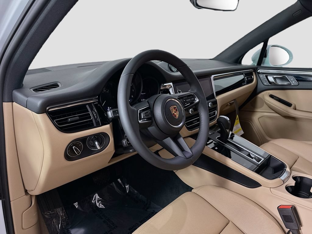 New 2026 Porsche Macan AWD/4WD image 4