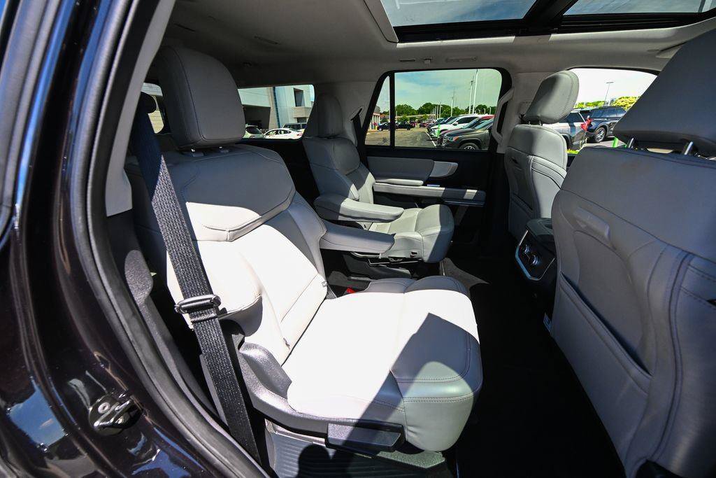 Certified 2025 Ford Expedition Active AWD/4WD image 30