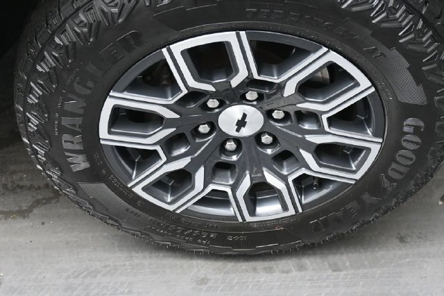 Used 2024 Chevrolet Colorado Z71 w/ Z71 Convenience Package 2 AWD/4WD image 34