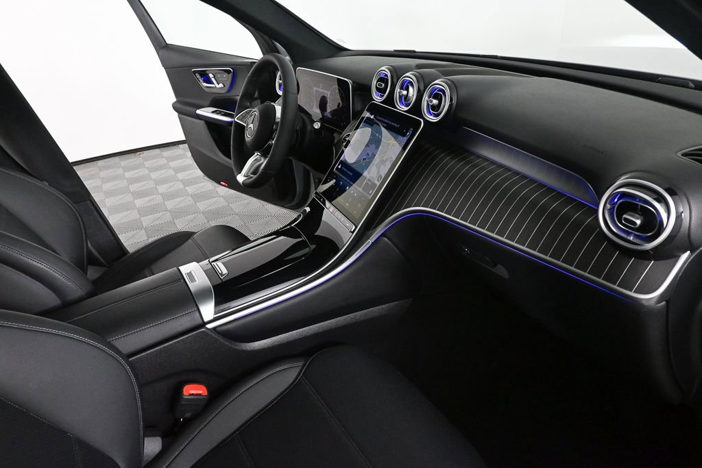 Certified 2025 Mercedes-Benz GLC 300 image 23