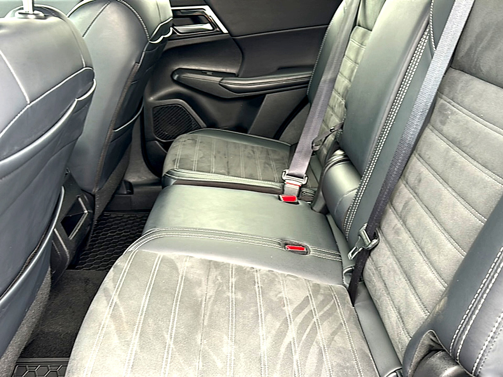 Used 2024 Mitsubishi Outlander SE FWD image 18
