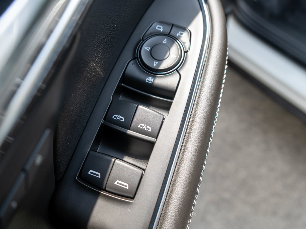 Certified 2023 Buick Envision Essence w/ Technology Package I AWD/4WD image 18