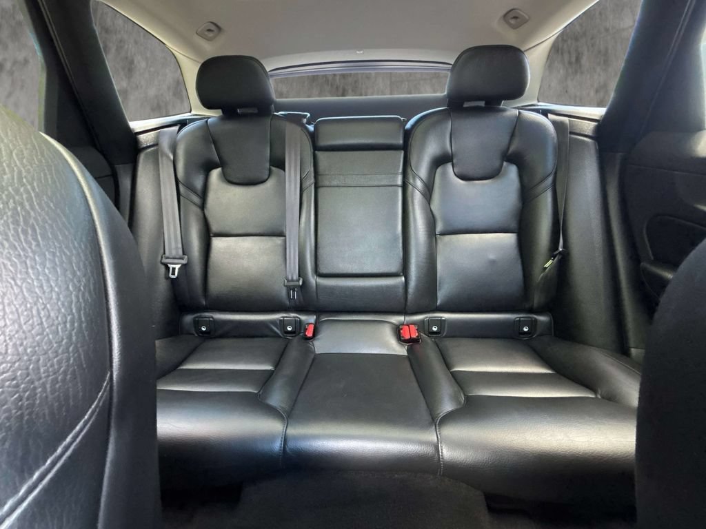 Used 2018 Volvo XC60 T6 Momentum w/ Advanced Package AWD/4WD image 10
