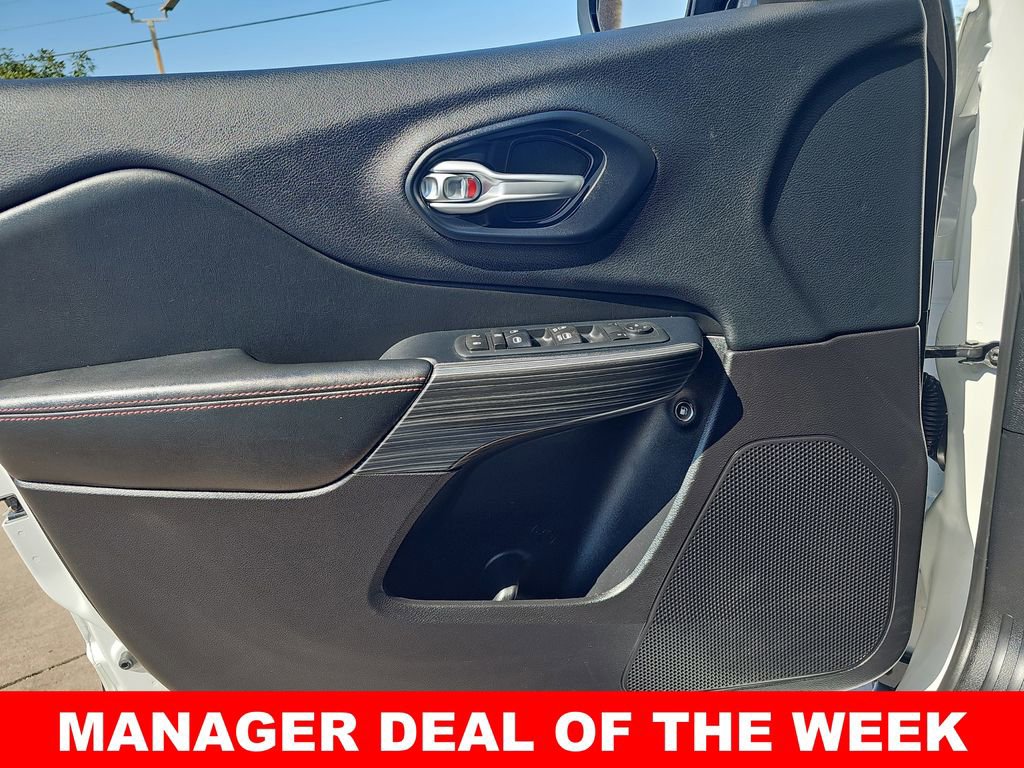 Used 2016 Jeep Cherokee Trailhawk w/ Comfort/Convenience Group image 27