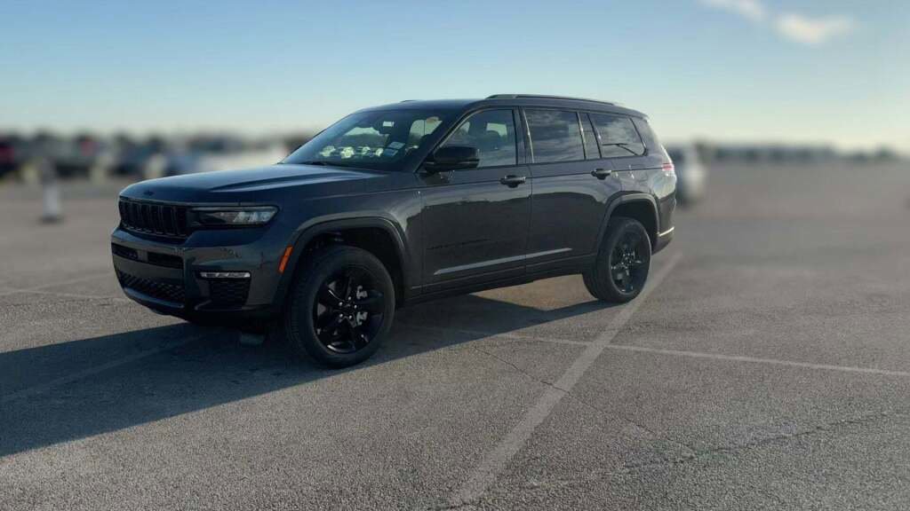 New 2025 Jeep Grand Cherokee L Limited image 1