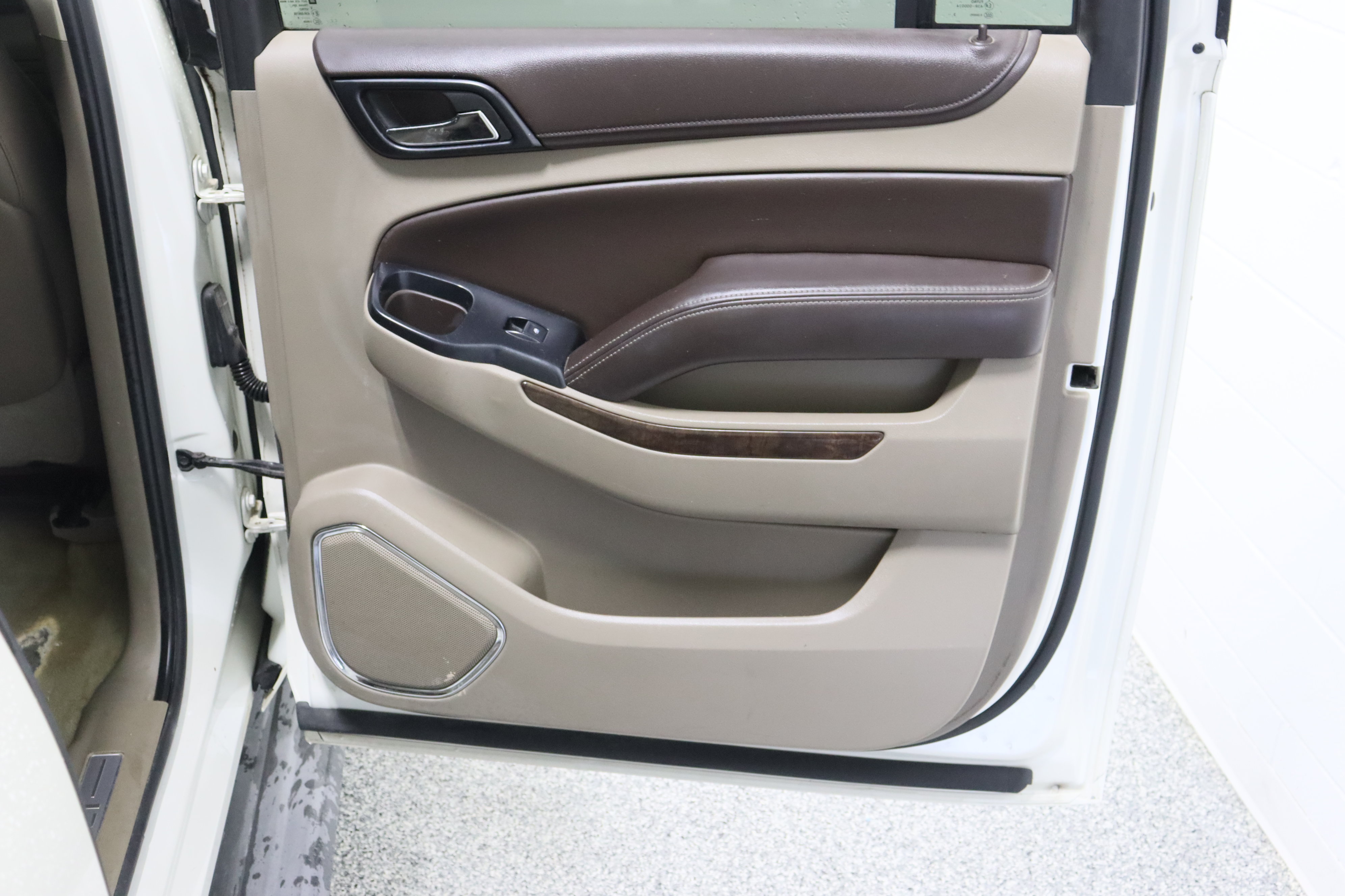 Used 2015 Chevrolet Suburban LT RWD image 33