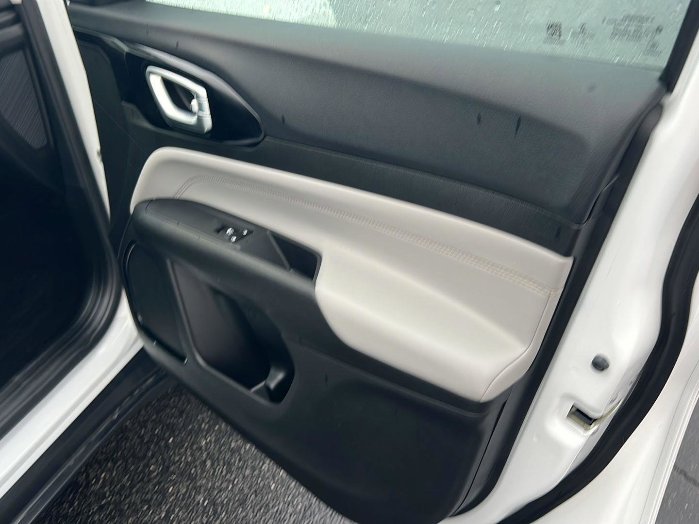 Used 2022 Jeep Compass Limited image 14