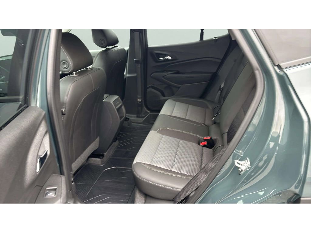 Used 2025 Chevrolet Trax LT w/ Sunroof Package image 11